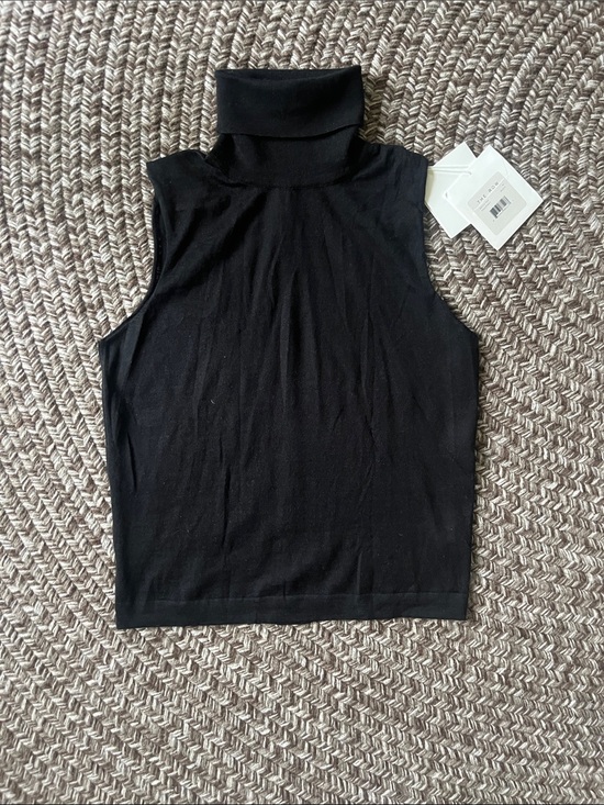 The Row Tops - The Row Becca Sleeveless Turtleneck Top - Black, Kashmir silk blend size medium